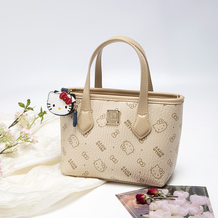 Hello Kitty Key Chain Cartoon  - Mini Backpack Purse のレビューと価格